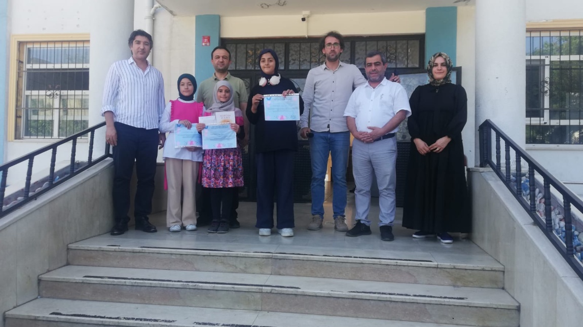 Fatih İmam Hatip Ortaokulunda “10 Şair 10 Şiir” Yarışması Coşkuyla Gerçekleştirildi